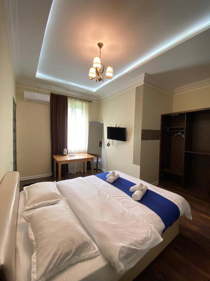 Guest House Kobuleti On Aghmashenebeli Ngoại thất bức ảnh