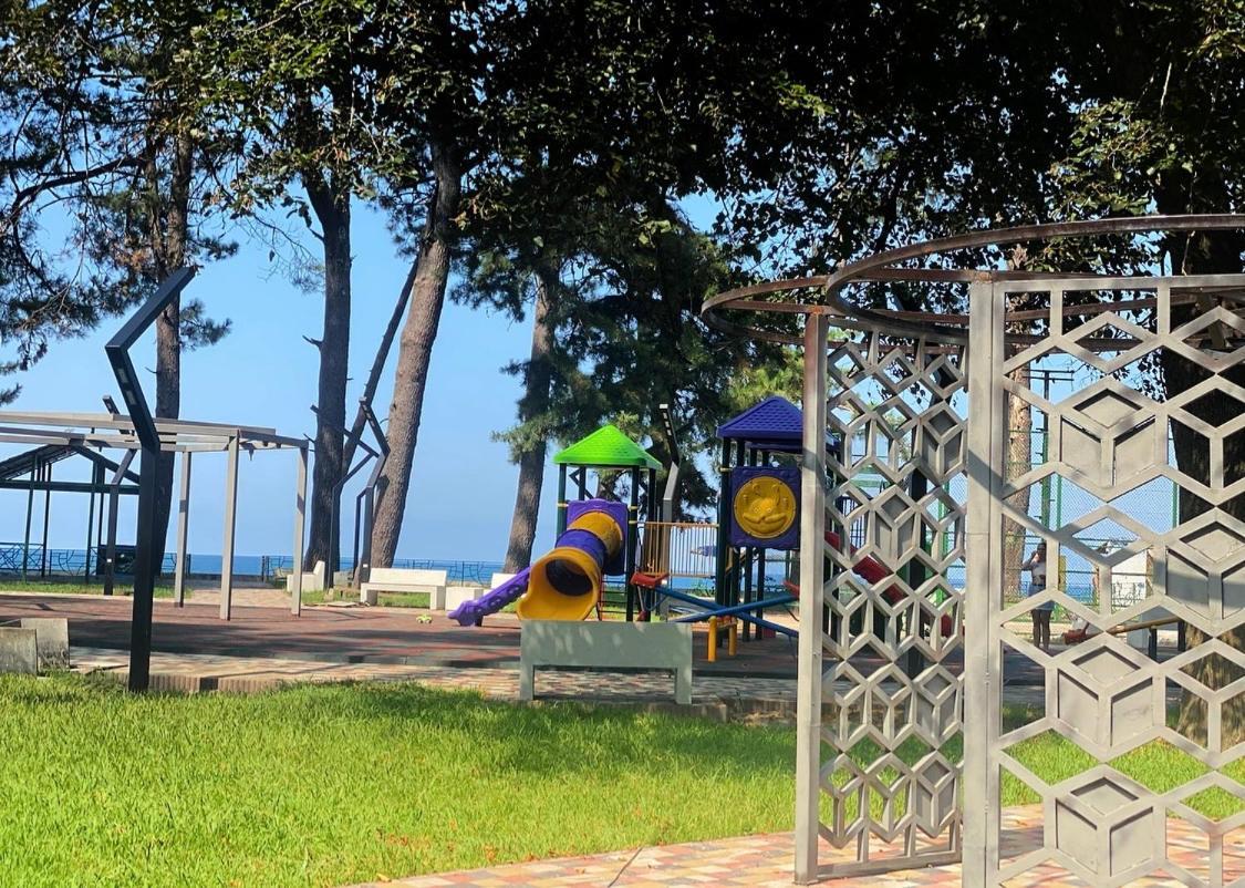 Guest House Kobuleti On Aghmashenebeli Ngoại thất bức ảnh