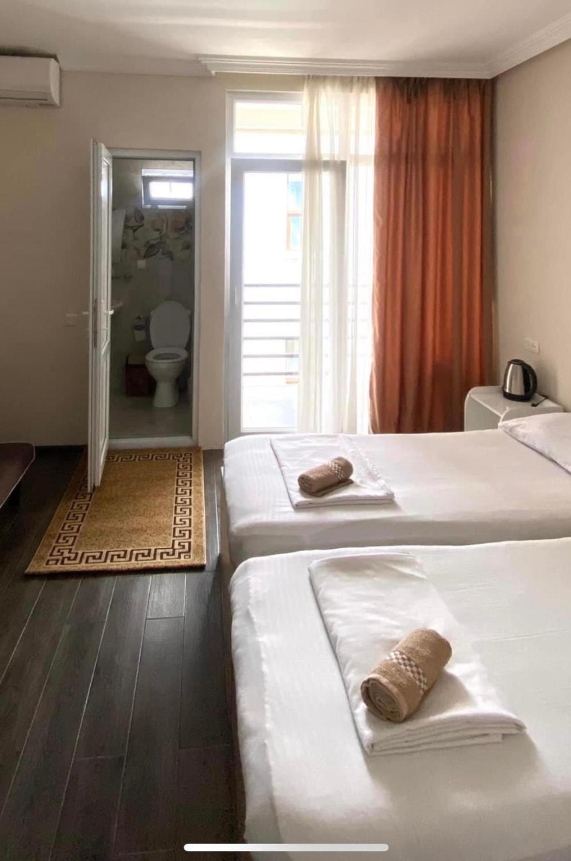 Guest House Kobuleti On Aghmashenebeli Ngoại thất bức ảnh