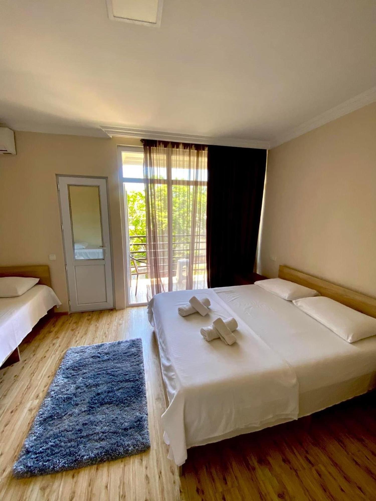 Guest House Kobuleti On Aghmashenebeli Ngoại thất bức ảnh
