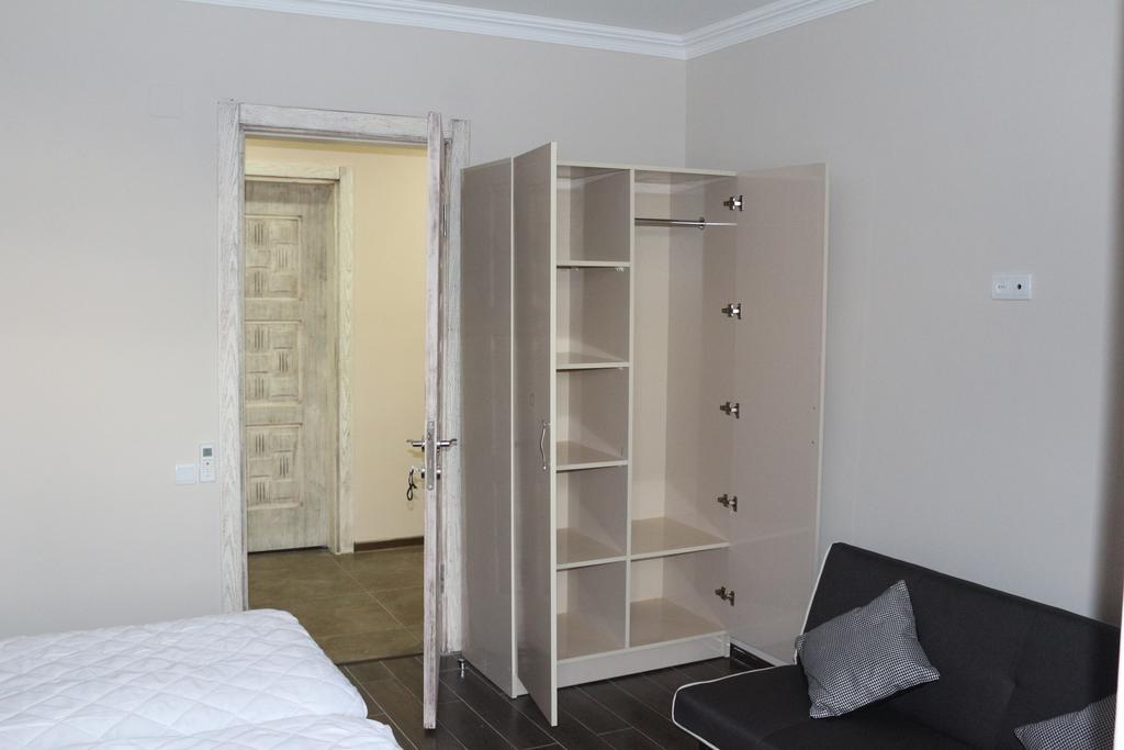 Guest House Kobuleti On Aghmashenebeli Ngoại thất bức ảnh