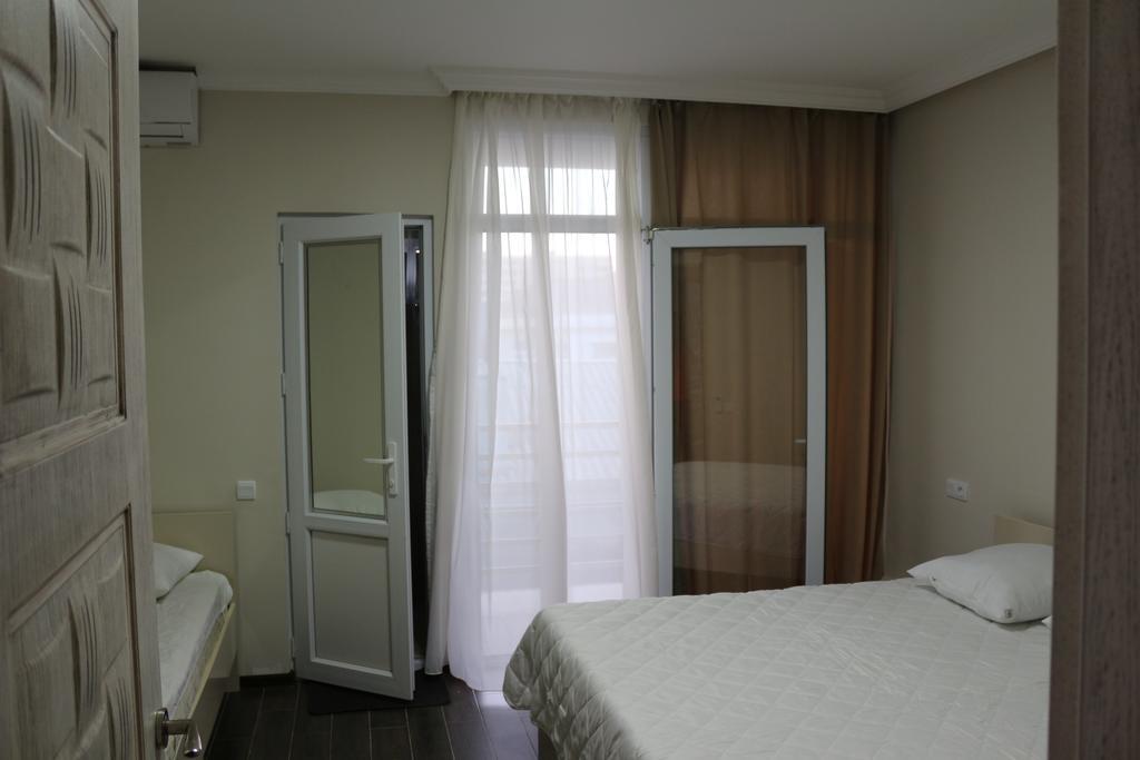 Guest House Kobuleti On Aghmashenebeli Ngoại thất bức ảnh