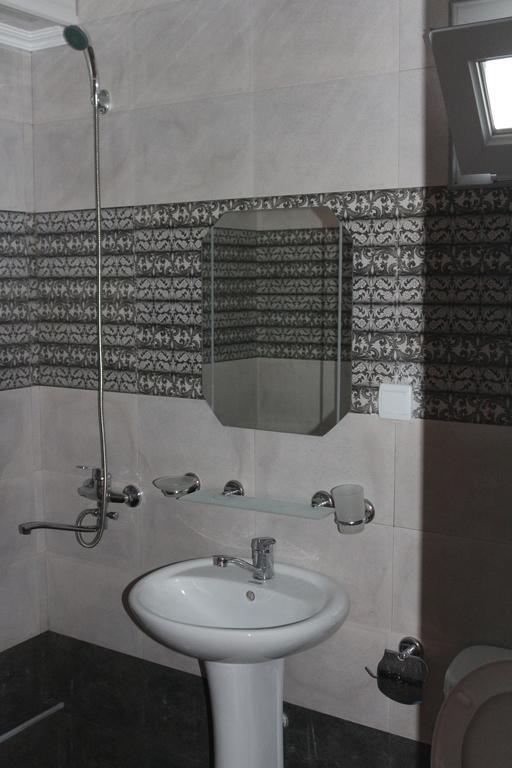 Guest House Kobuleti On Aghmashenebeli Ngoại thất bức ảnh