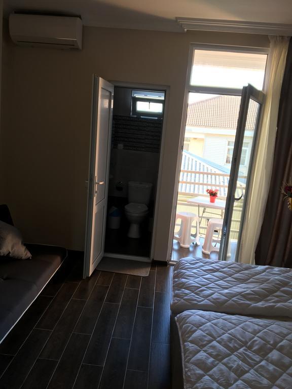 Guest House Kobuleti On Aghmashenebeli Ngoại thất bức ảnh