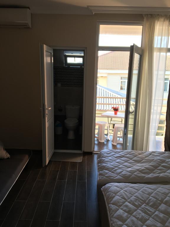 Guest House Kobuleti On Aghmashenebeli Ngoại thất bức ảnh