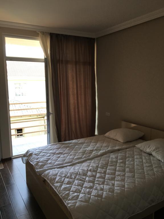 Guest House Kobuleti On Aghmashenebeli Ngoại thất bức ảnh