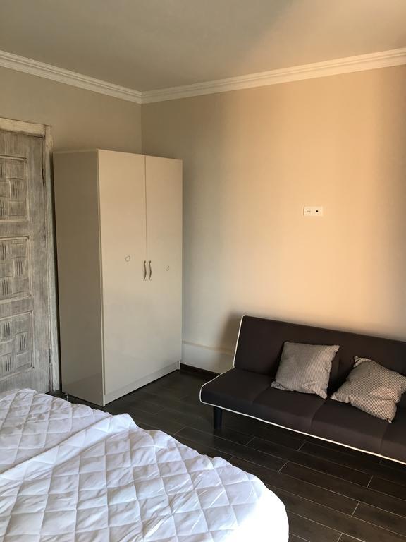 Guest House Kobuleti On Aghmashenebeli Ngoại thất bức ảnh