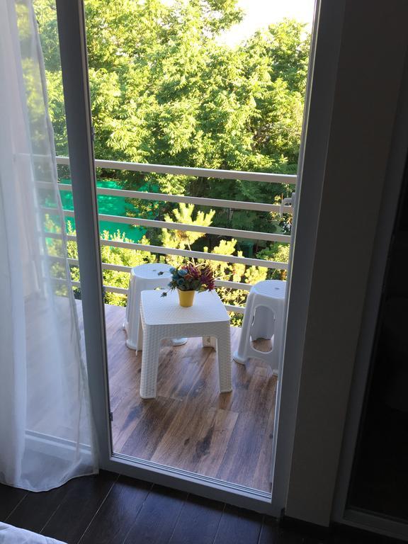 Guest House Kobuleti On Aghmashenebeli Ngoại thất bức ảnh