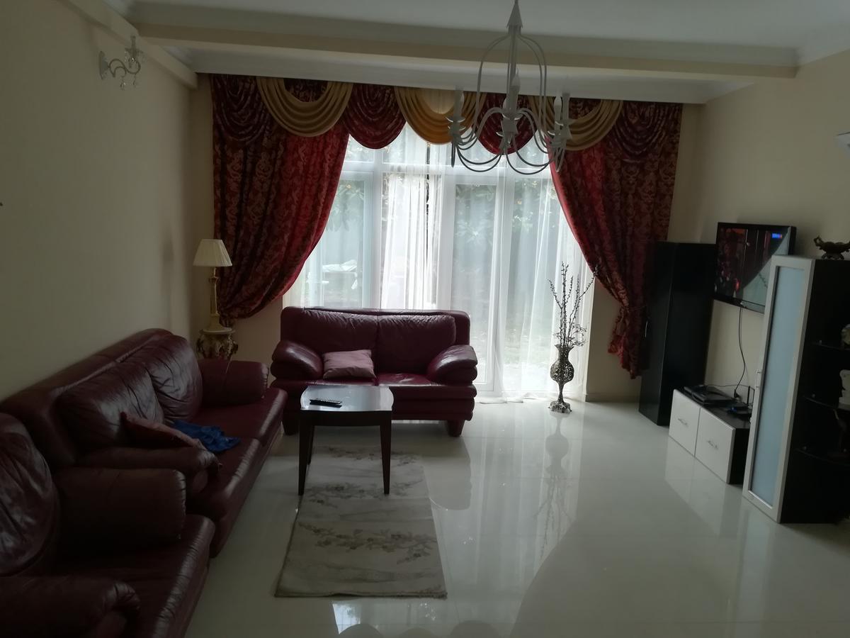 Guest House Kobuleti On Aghmashenebeli Ngoại thất bức ảnh