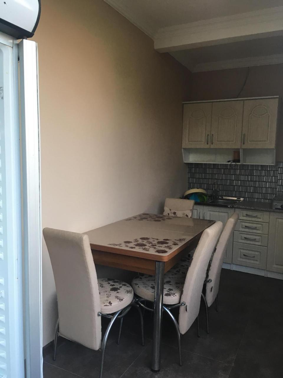 Guest House Kobuleti On Aghmashenebeli Ngoại thất bức ảnh