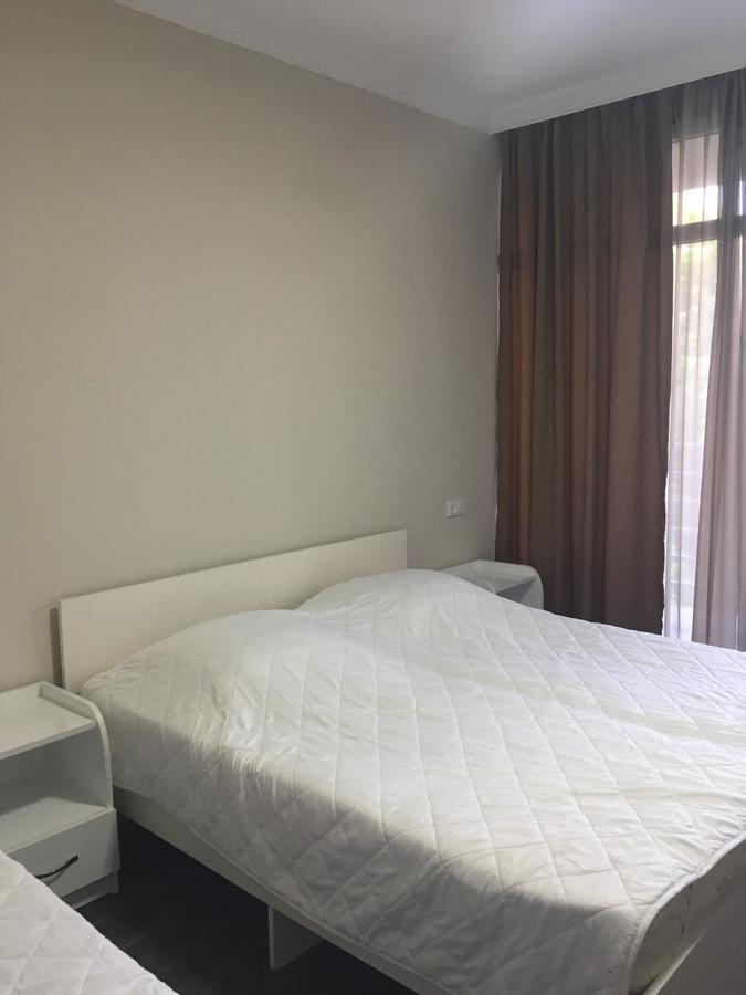 Guest House Kobuleti On Aghmashenebeli Ngoại thất bức ảnh