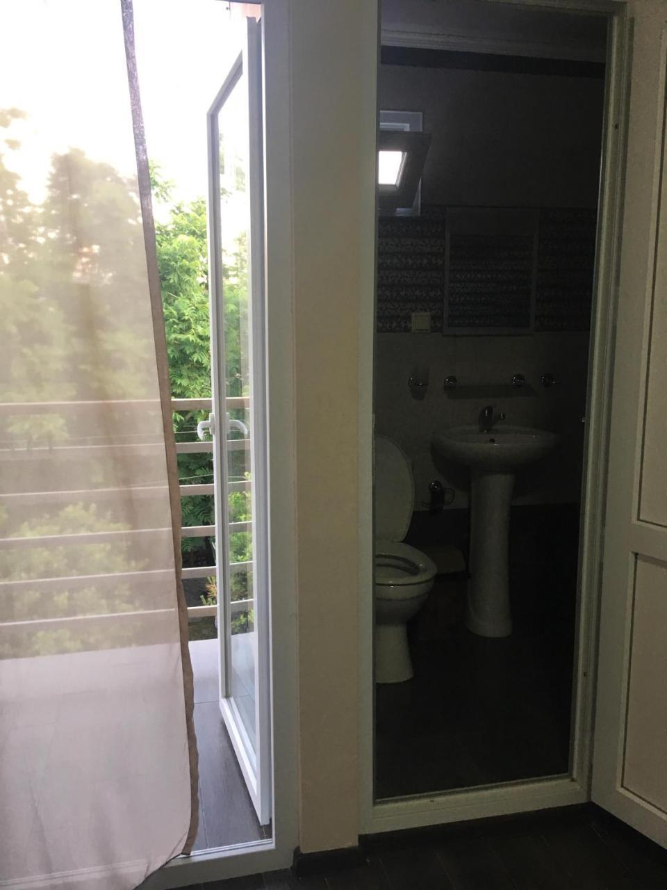 Guest House Kobuleti On Aghmashenebeli Ngoại thất bức ảnh