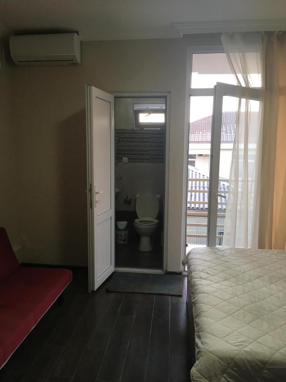 Guest House Kobuleti On Aghmashenebeli Ngoại thất bức ảnh