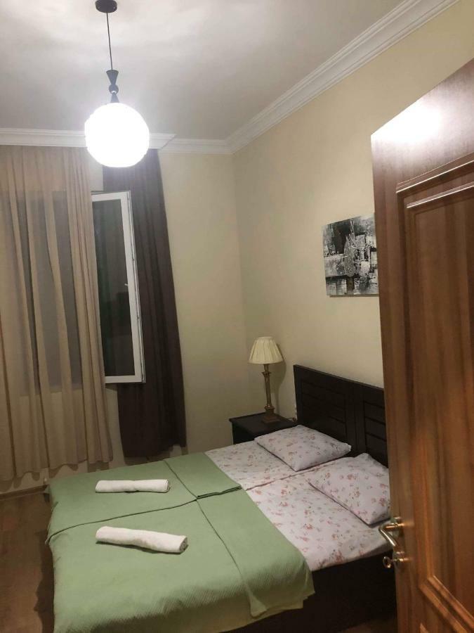 Guest House Kobuleti On Aghmashenebeli Ngoại thất bức ảnh