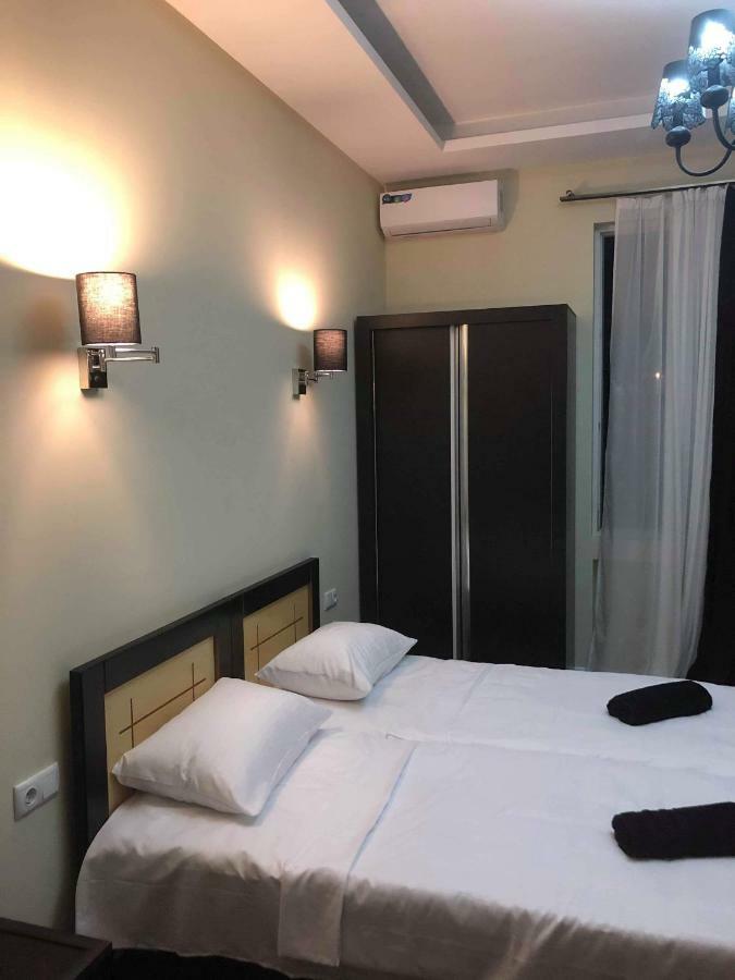 Guest House Kobuleti On Aghmashenebeli Ngoại thất bức ảnh