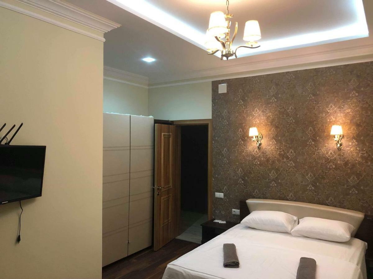 Guest House Kobuleti On Aghmashenebeli Ngoại thất bức ảnh