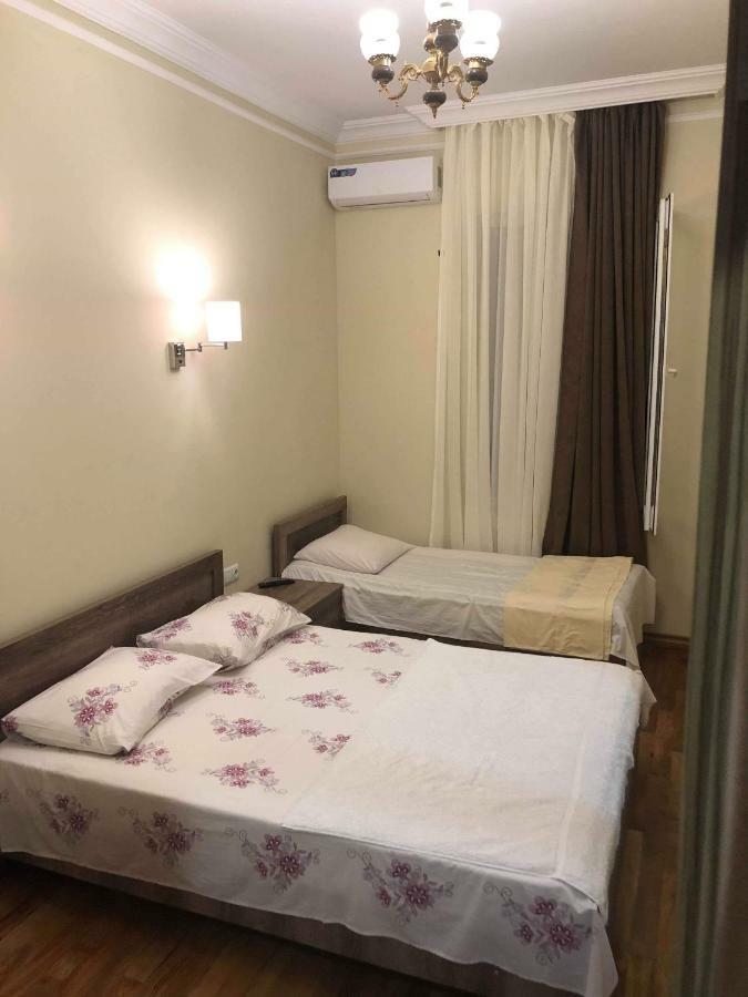 Guest House Kobuleti On Aghmashenebeli Ngoại thất bức ảnh