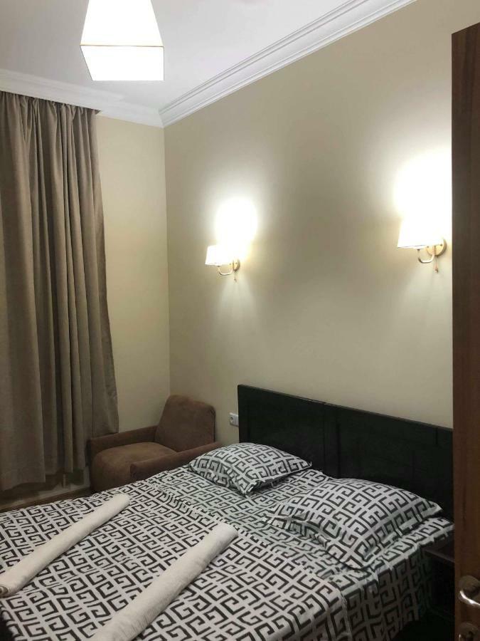 Guest House Kobuleti On Aghmashenebeli Ngoại thất bức ảnh